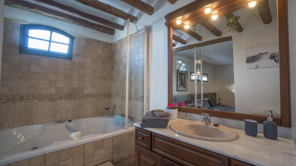 Villa With Amazing Views, Jacuzzi And Private Pool San Bartolomé Eksteriør billede